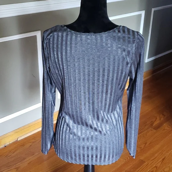 A Byer Gray Top Size Medium - Picture 6 of 12